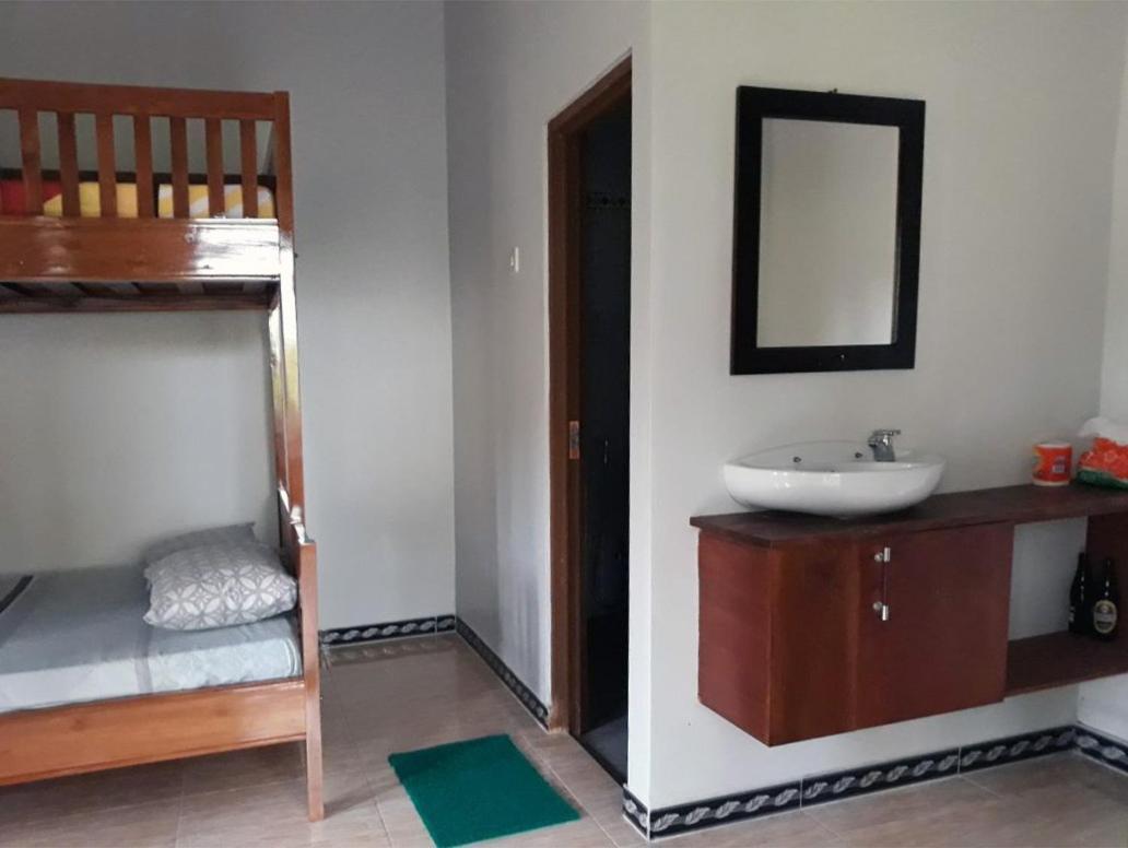 Red Island Bungalows Pasanggaran Zimmer foto